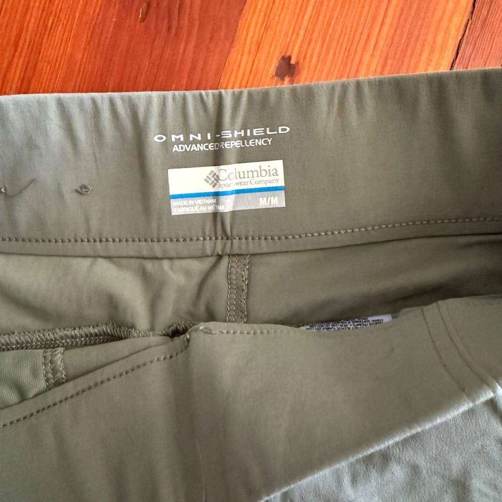 Columbia Women's Anytime Hiking Shorts size medium, women’s green fishing shorts - Picture 5 of 8